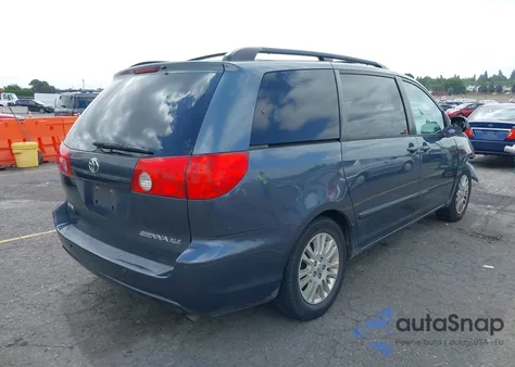 2010 Toyota Sienna Xle z USA, uszkodzony, nr VIN 5TDYK4CC2AS328979